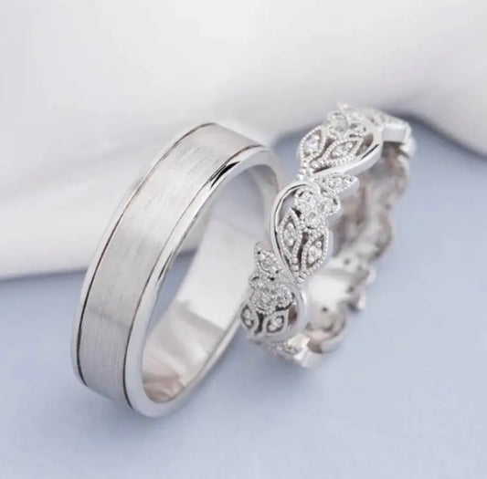 Wedding ring set in White Gold with aesthetic Diamond floral design