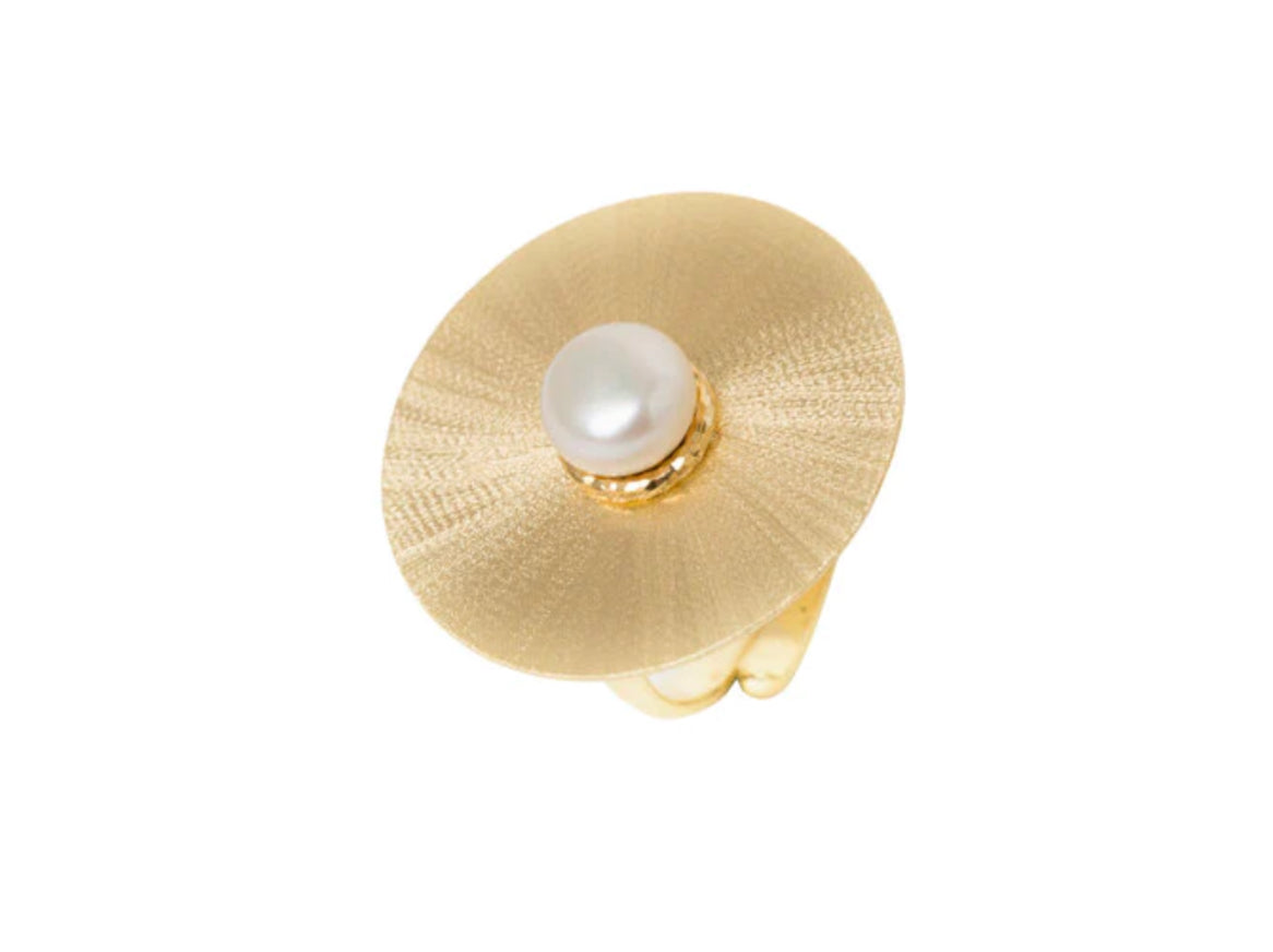 Pearl & Gold Round Ring