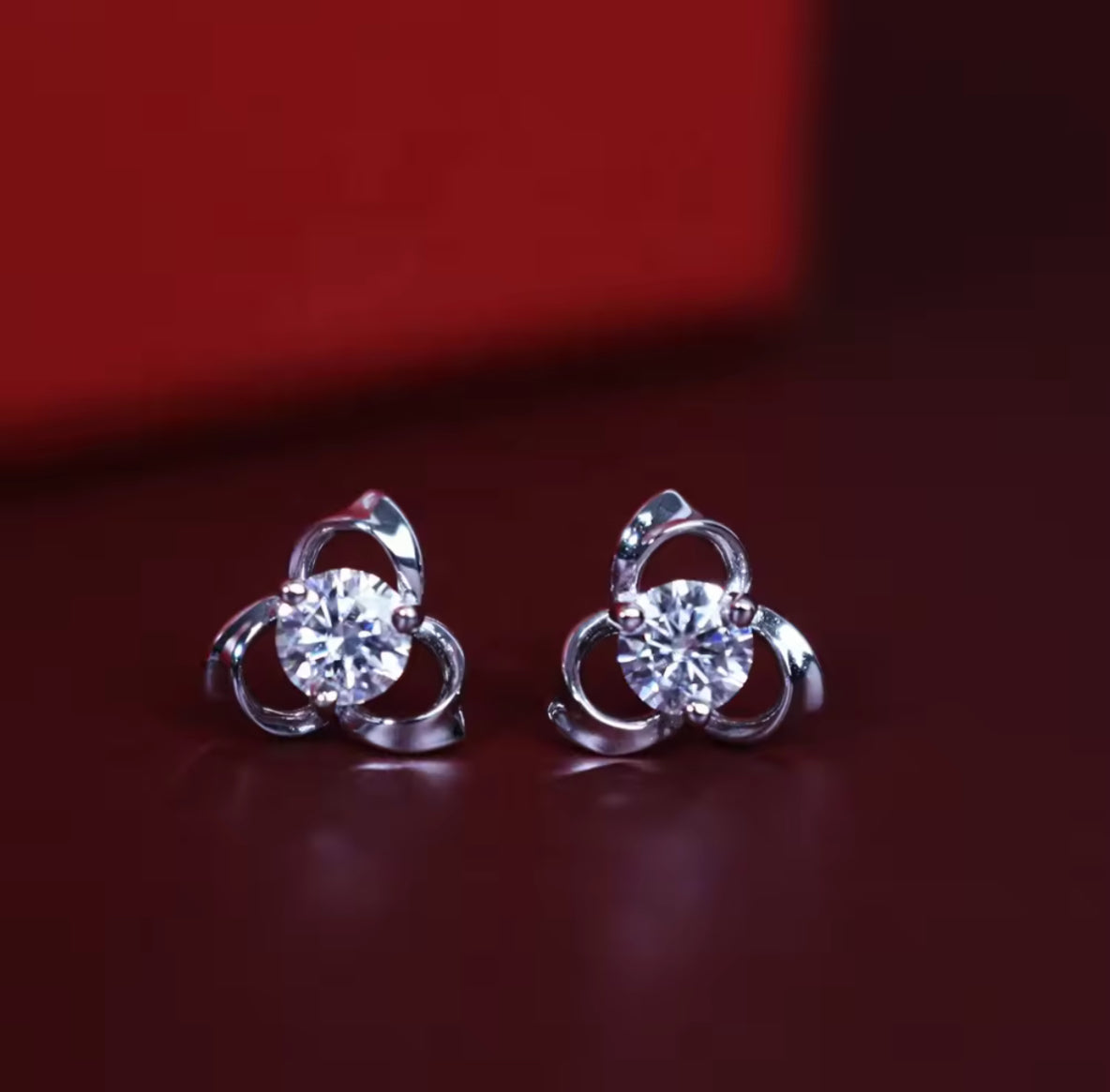 Trefoil motif earrings