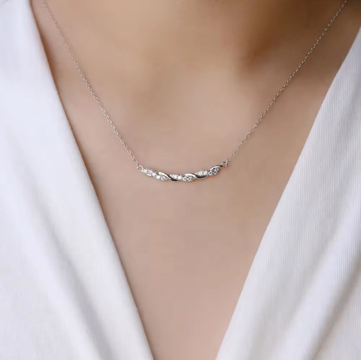 Simple and elegant necklace