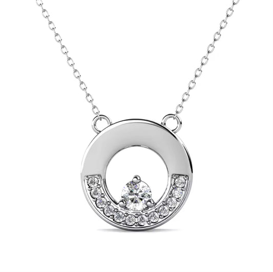 Round motif necklace