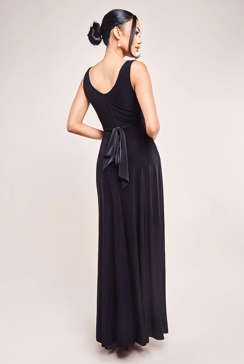 Black V-neck crape long dress